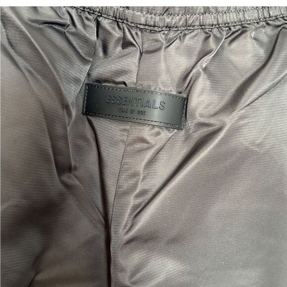 FEAR OF GOD ESSENTIALS RUNNING SHORTS - Picture 14 of 16